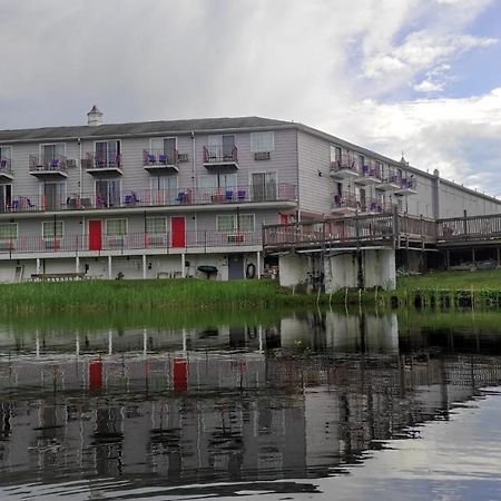 Hotel Super 8 By Wyndham Sturbridge Esterno foto