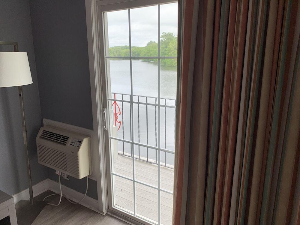 Hotel Super 8 By Wyndham Sturbridge Esterno foto