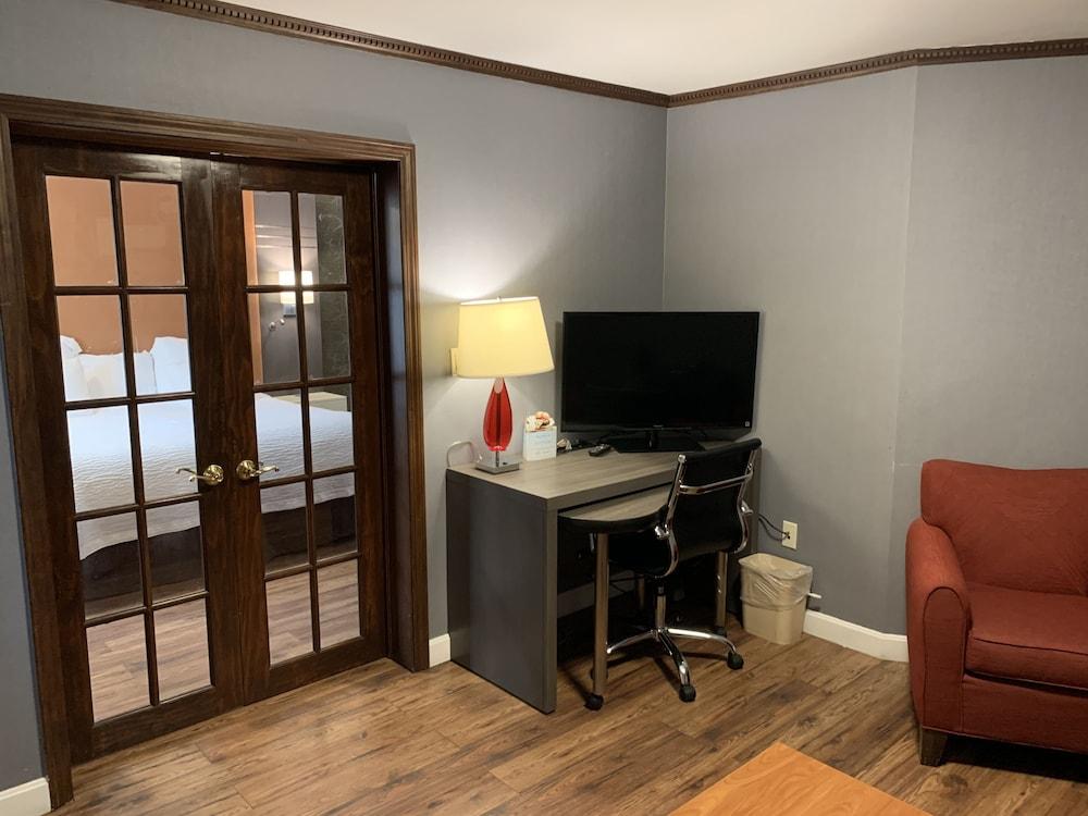 Hotel Super 8 By Wyndham Sturbridge Esterno foto