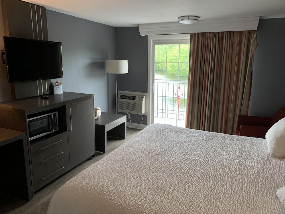 Hotel Super 8 By Wyndham Sturbridge Esterno foto