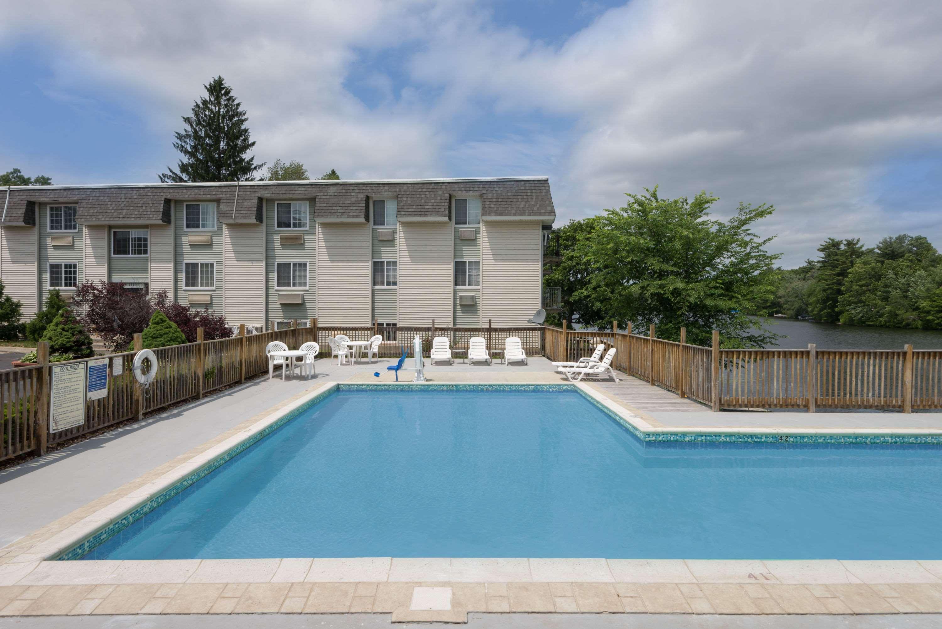 Hotel Super 8 By Wyndham Sturbridge Esterno foto