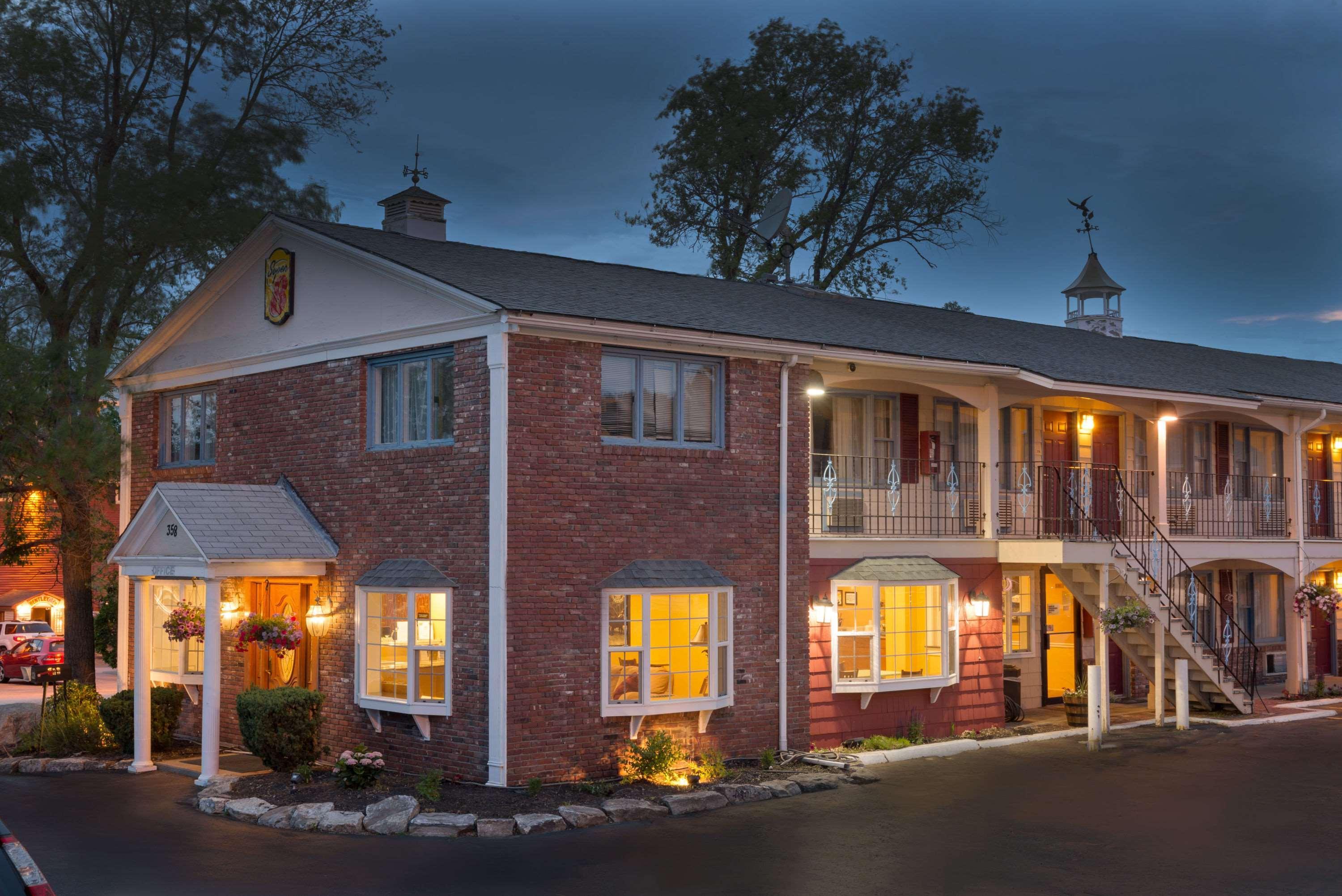 Hotel Super 8 By Wyndham Sturbridge Esterno foto