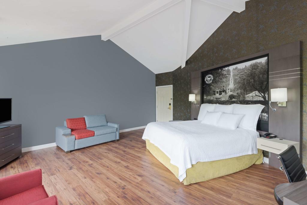 Hotel Super 8 By Wyndham Sturbridge Esterno foto