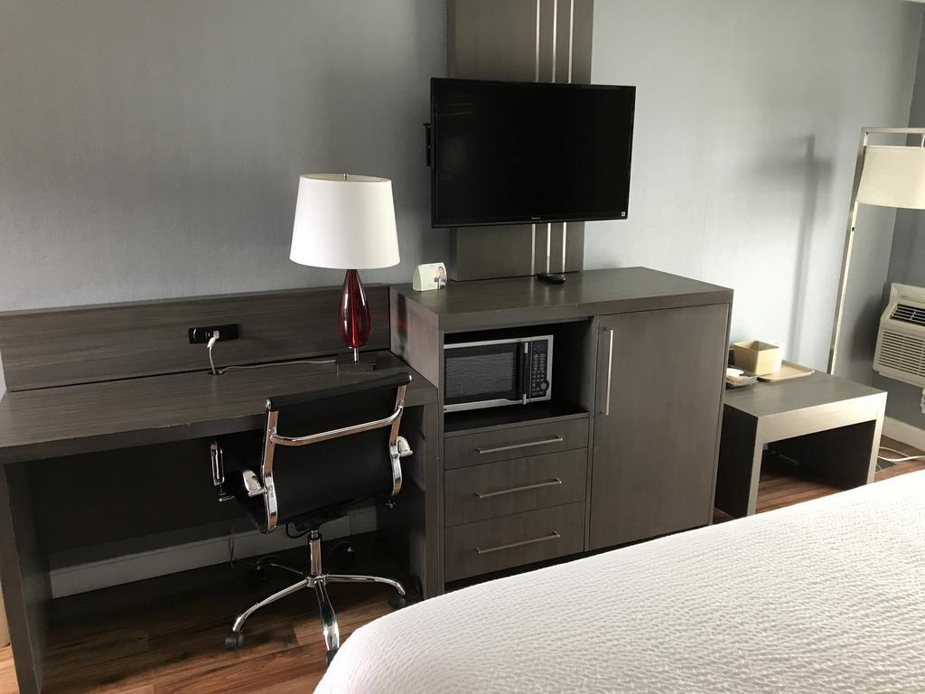 Hotel Super 8 By Wyndham Sturbridge Esterno foto