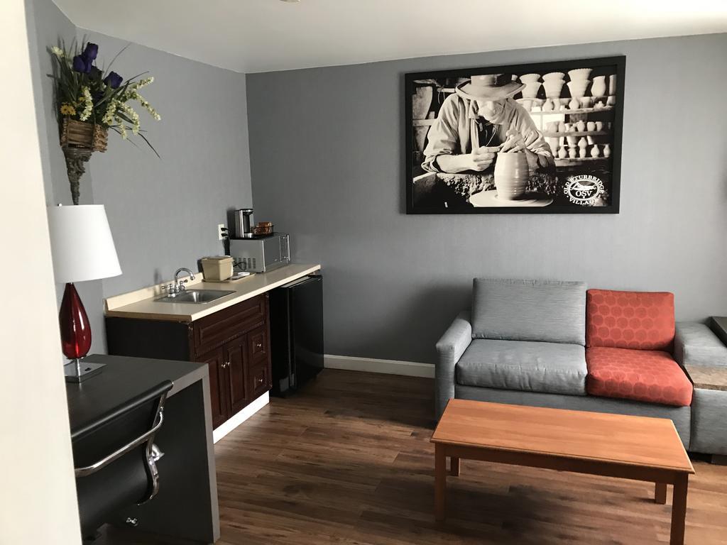 Hotel Super 8 By Wyndham Sturbridge Esterno foto