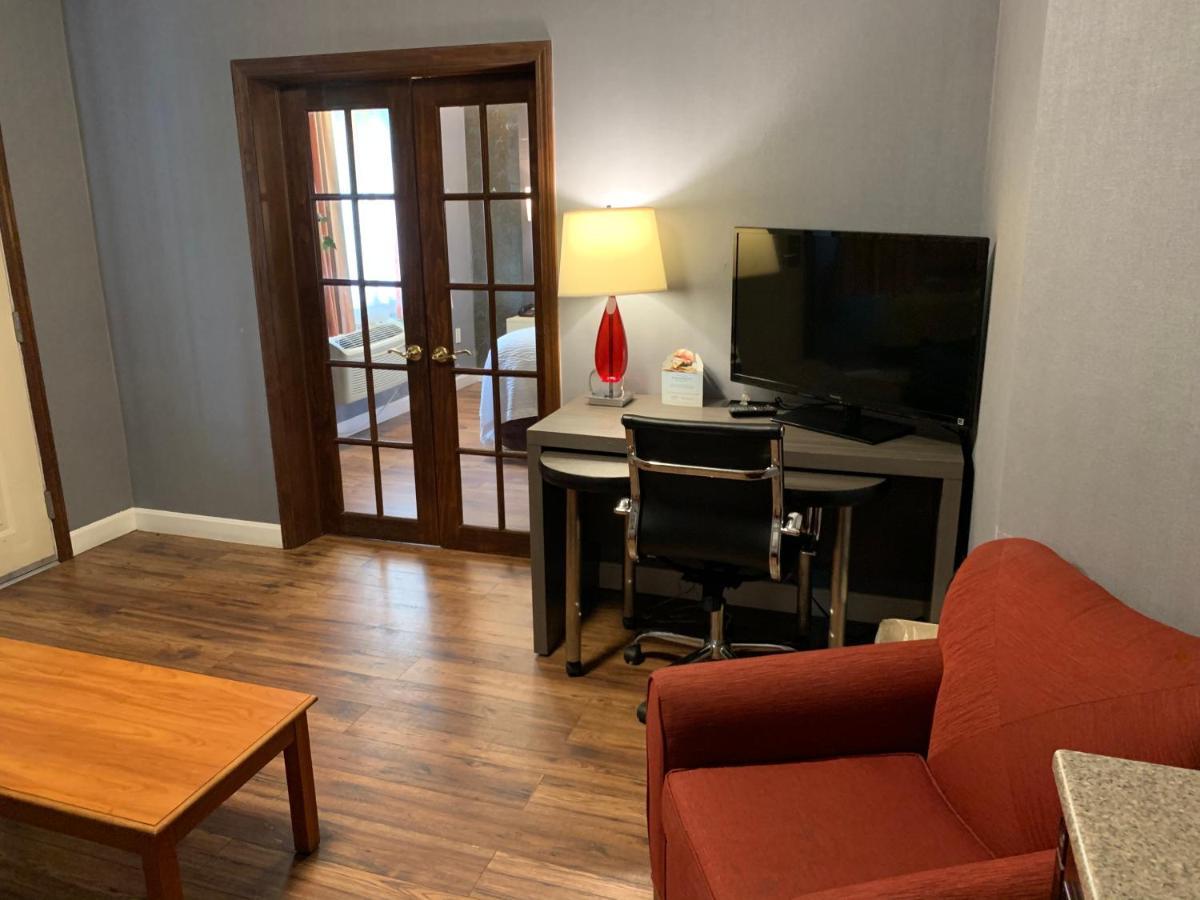Hotel Super 8 By Wyndham Sturbridge Esterno foto