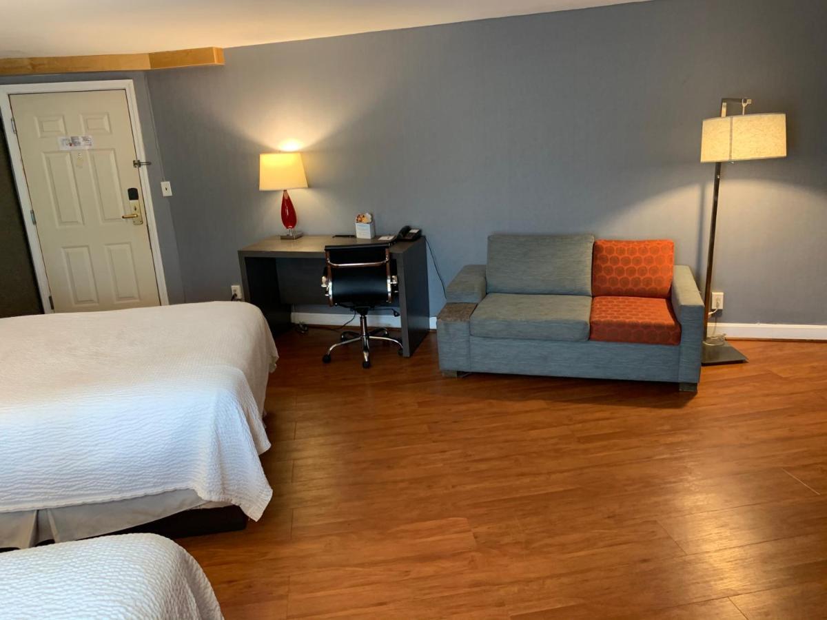 Hotel Super 8 By Wyndham Sturbridge Esterno foto